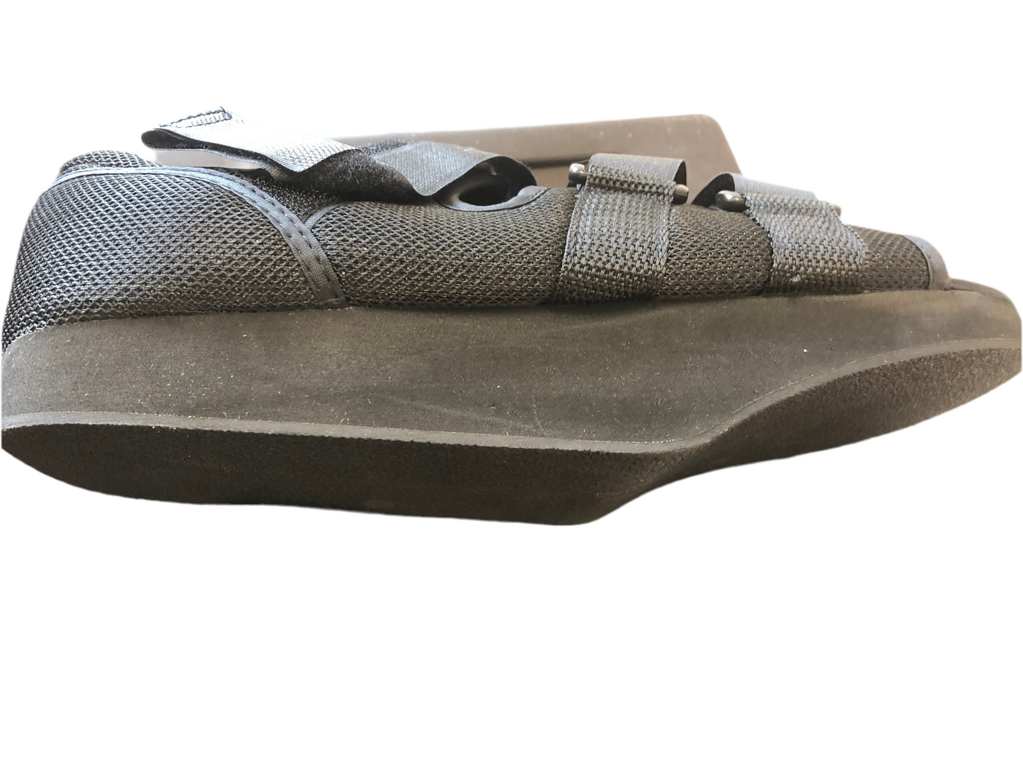 Chaussure orthopédique noire compensée – modèle post-chirurgical