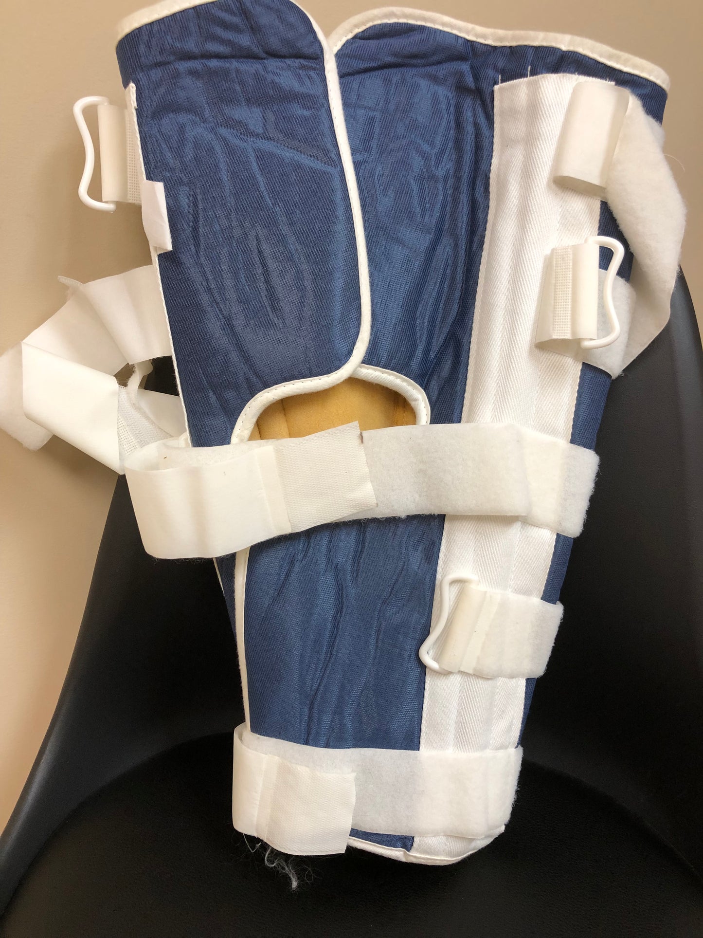 Immobilisateur de genou long – Attelle rigide de stabilisation