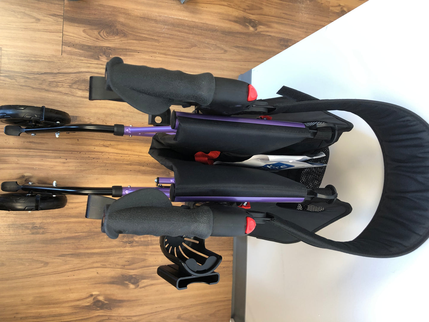 Déambulateur pliable WALK MATE 4 roues avec siège et sac violet