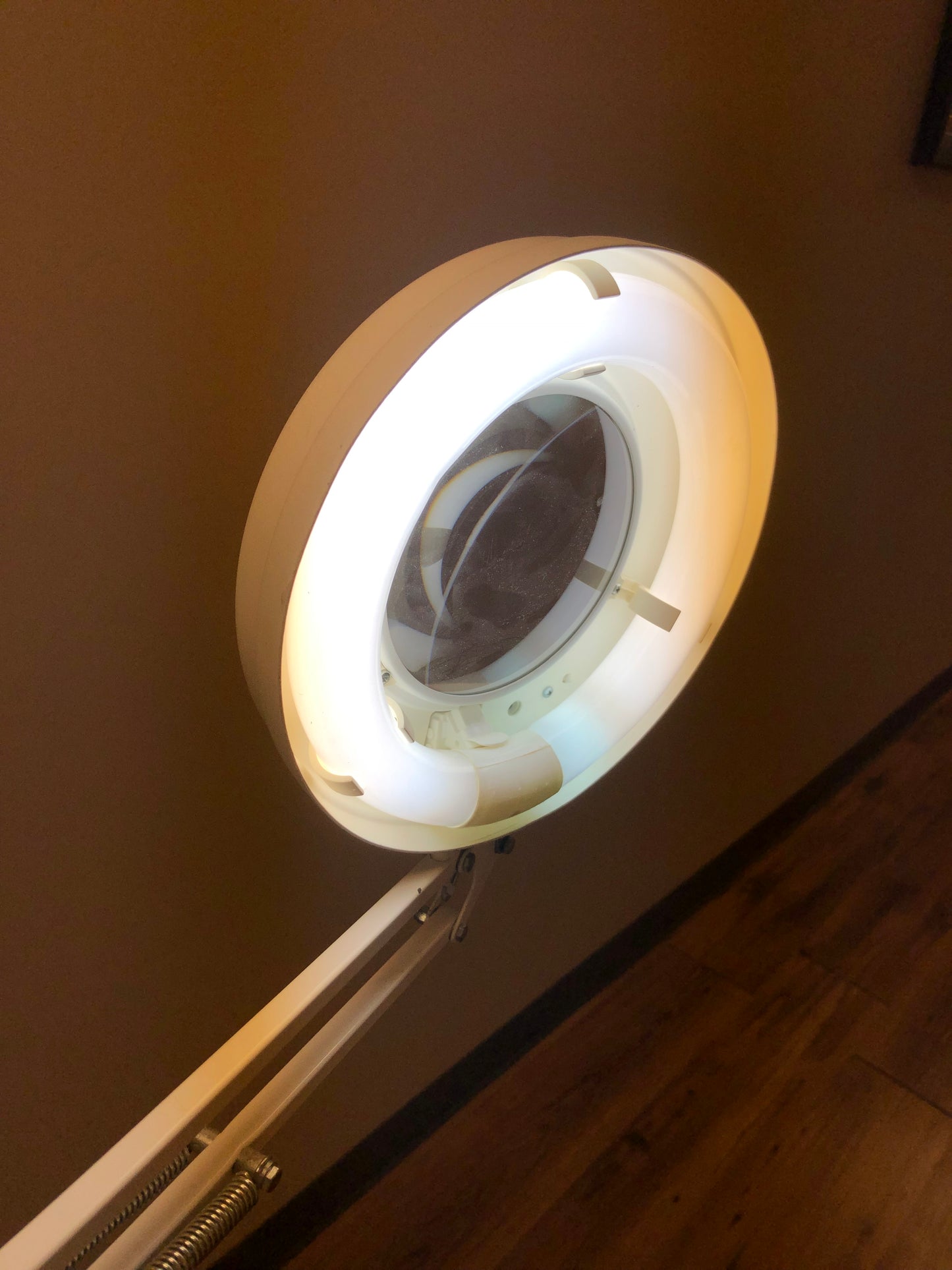 Lampe Loupe Médicale sur Pied avec roulettes éclairage circulaire Fluorescent