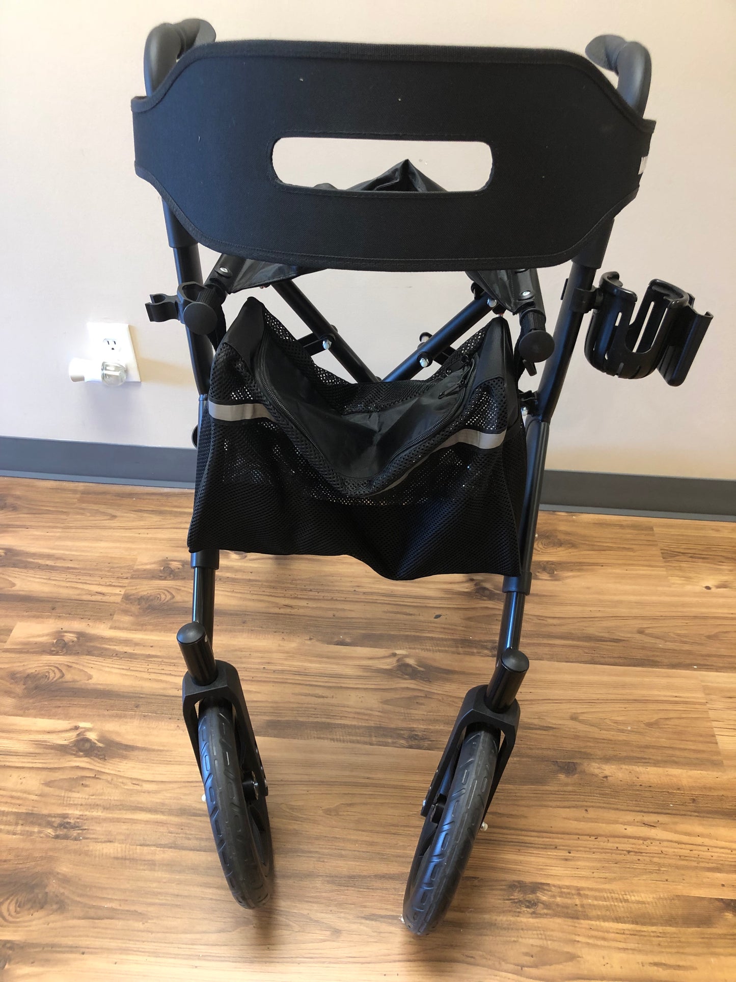 Déambulateur pliable MAX Walk avec siège et freins