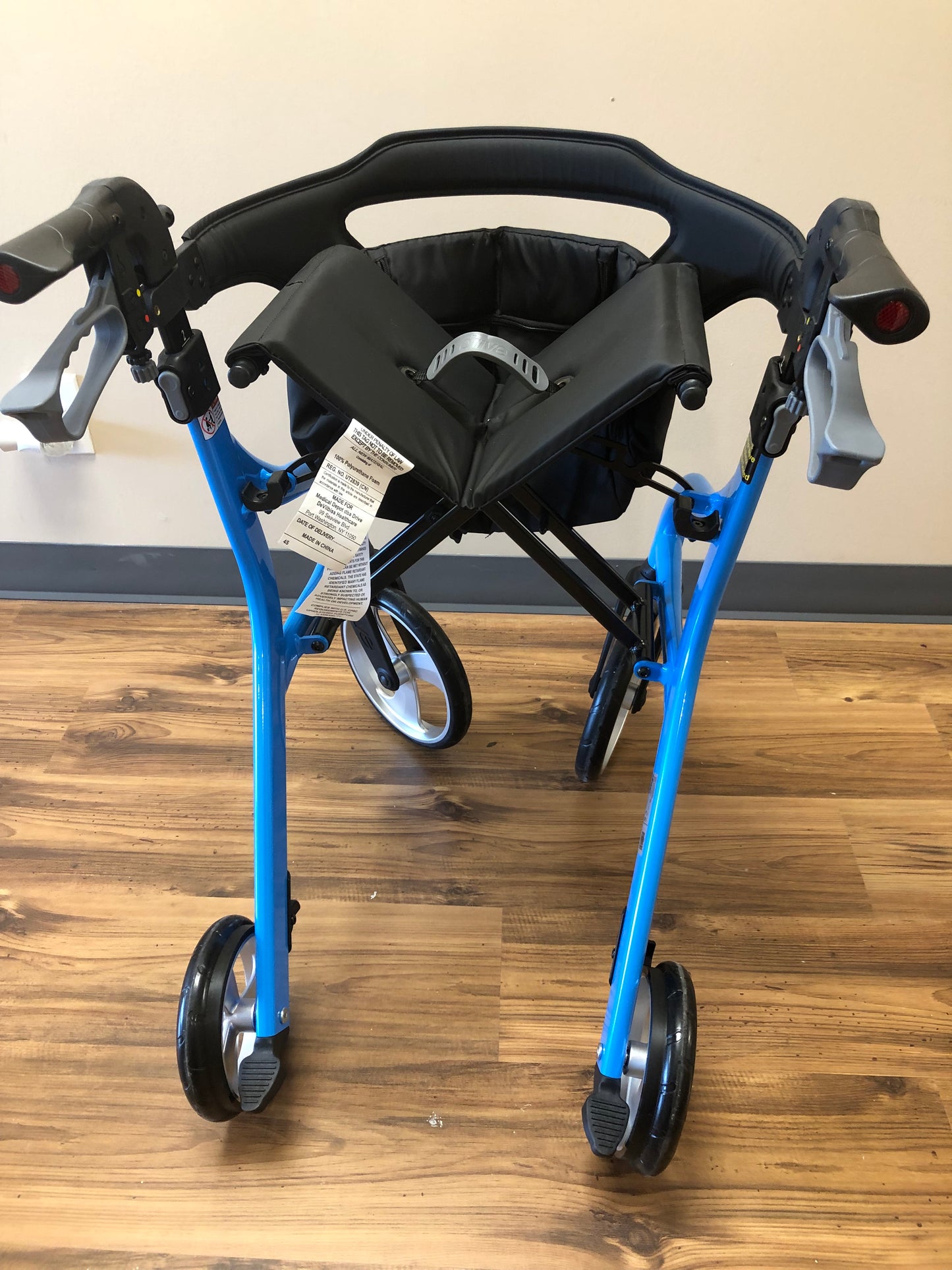 Location
Déambulateur pliable Drive™ bleu