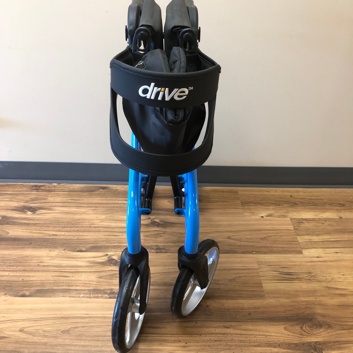 Location
Déambulateur pliable Drive™ bleu