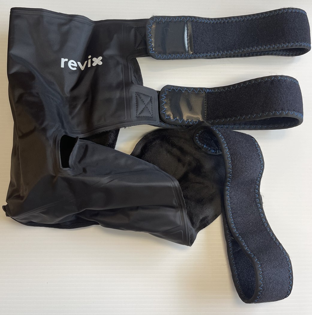 Enveloppe froide pour le genou — ouverture rotulienne, mains libres