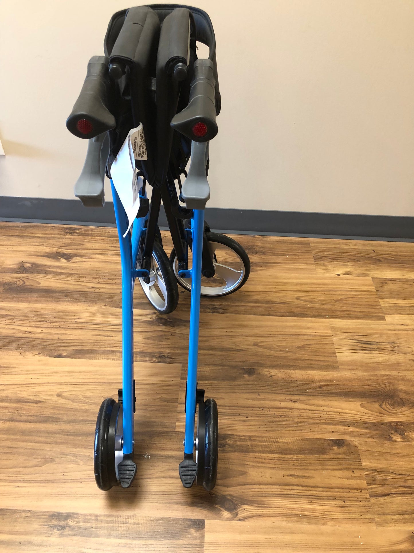 Location 
Déambulateur pliable Drive™ bleu