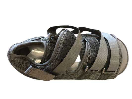 Chaussure orthopédique noire compensée – modèle post-chirurgical