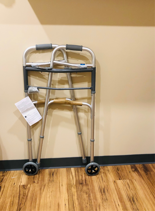 Déambulateur pliable a deux boutons en aluminium avec roues 12.7 cm avant et poignées rembourrées