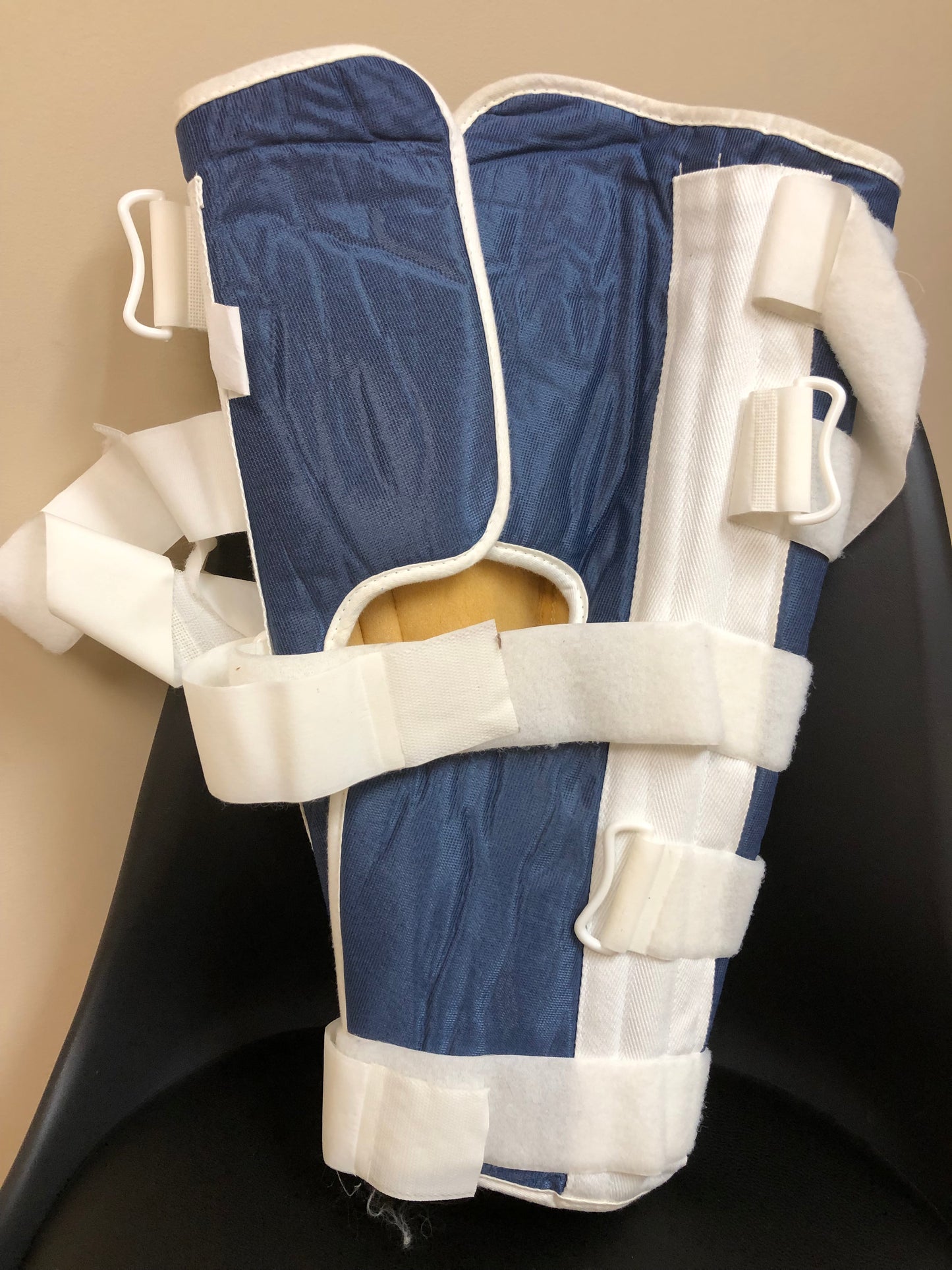 Immobilisateur de genou long – Attelle rigide de stabilisation